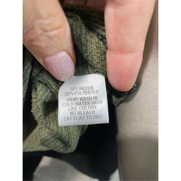 Med, Olivia Moon army green with black quilted vegan leather shoulder detail. - Picture 5 of 6